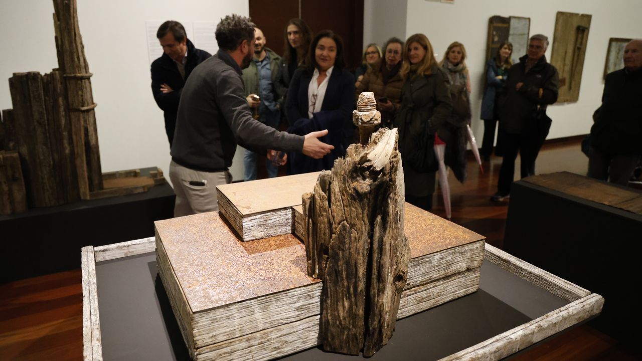 Kike Ortega muestra en Vigo sus creaciones artísticas realizadas con desechos de bateas