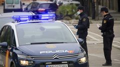 Polic�as en un control en el centro de Monforte