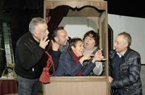 Los actores confesaron al edil de Cultura, Juan Constenla, en la presentaci�n de la obra. 