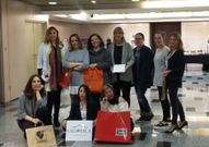 Un grupo de empresarias y emprendedoras coru�esas promueven un mercadillo por el D�a de la Madre en el Hesperia de Juan Fl�rez. 