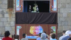 Representaci�n ayer con t�teres de la obra  Cabeza de Drag�n 