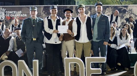 Los �guardias� del carro del control de San Fiz recogen su premio