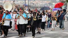 Desfile al m�s puro estilo New Orleans por las calles de Vilanova en el Vilablues