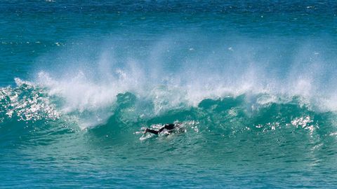 Ba�istas en la playa de A Lanzada este martes.