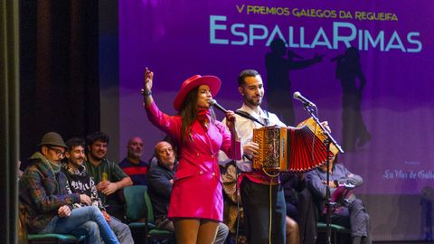 Liliana Oliveira e Sim�o Marques actuaron onte durante a gala dos Premios Galegos da Regueifa