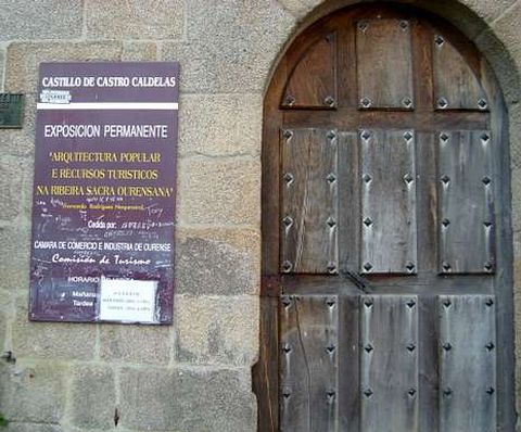 En el cartel se mantiene el horario habitual, sin advertir del cierre.