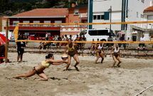 Imagen del campeonato de voley playa celebrado el pasado verano en O �zaro.