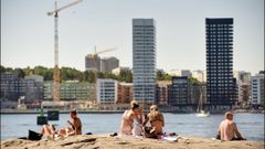 Personas toman un ba�o en el centro de Estocolmo (Suecia) 