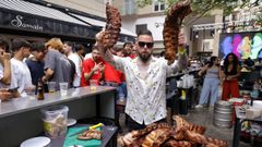 Ambiente de San Xo�n en la plaza de la Cormelana
