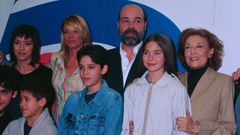 Parte del elenco de �Los Serrano� poco antes de su estreno en el a�o 2003