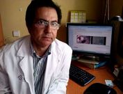 El doctor Rodr�guez Parra advierte del gran avance que supone el nuevo equipo tecnol�gico.