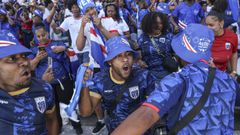 Aficionados de Cabo Verde durante la victoria por 3-0 ante Serbia.