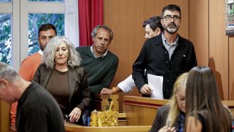 Los ediles del PSOE, de frente, Carme Acu&ntilde;a y Jes&uacute;s Fern&aacute;ndez.