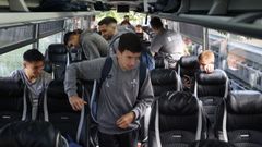 Jugadores del Racing preparados para salir rumbo a Talavera.
