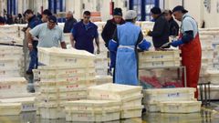 D�as atr�s, subasta de pescado en la lonja de Vigo, l�der por facturaci�n en Galicia y tercera por descargas