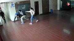 Paliza de un padre al profesor de su hija