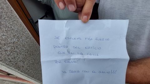 An�nimo dejado en casa de Le�n y Elena hace unos d�as.