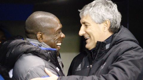Clarence Seedorf (izq) y Quique Seti�n, en una imagen de archivo.