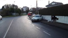 Un veh�culo choc� contra el cierre de un inmueble en la calle Fisterra