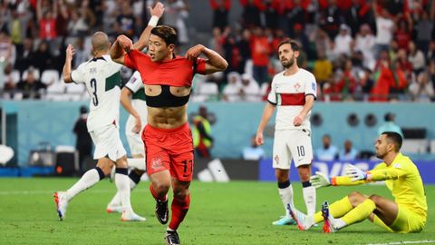 Hwang festeja el gol que dio el pase a Corea del Sur