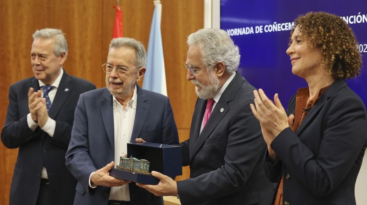El eterno dermatólogo que sigue pasando consulta a la prevención en Compostela