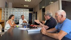 La plataforma de afectados por la paralizaci�n de la venta de las viviendas militares de Pontevedra se reuni� con los concejales del PP Pepa Pardo y Rafa Dom�nguez