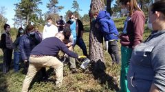 Hace un par de semanas, la comunidad de montes de Baro�a realiz� un curso de iniciaci�n al aprovechamiento resinero que tuvo una gran acogida. Hasta Porto do Son se desplazaron personas de distintos puntos de Galicia que pudieron conocer los diferentes sistemas de extracci�n