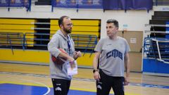 Garc�a de Vitoria, de manga corta, en su llegada a Melilla