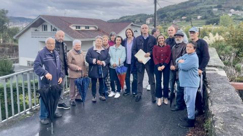 Polticos del PP, con vecinos de Tarascn para reclamar la ejecucin de las obras del paso superior