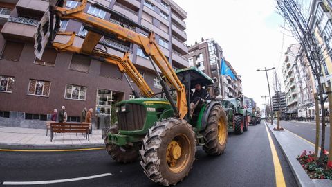As� fue la tractorada en Oviedo convocada por URA, USAGA, COAG y ASAJA contra el acuerdo de libre comercio entre la Uni�n Europea y los pa�ses del Mercosur