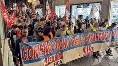 Manifestacin por las calles del Ourense de trabajadores del sector siderometal