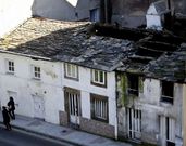 <span lang= es-es >Declaraci�n de ruina</span>. Fue acordada ayer por el gobierno local para los edificios n�meros 12 y 13 de la Ronda da Muralla.