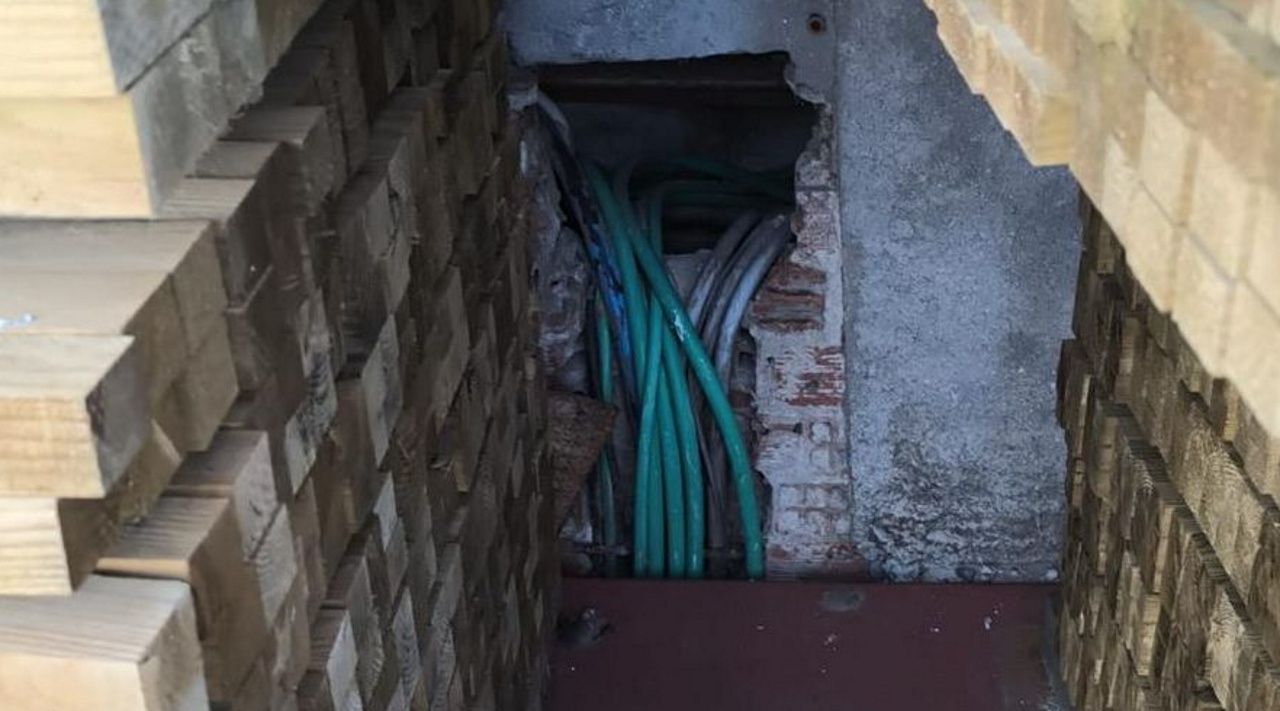 Los asaltantes del aserradero de Rois también entraron en la vivienda familiar