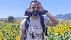 Pedro Hidalgo haciendo el gesto que es s�mbolo de la campa�a