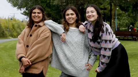 Claudia Obrador, Clara Mourn y Manuela Gmez, estudiantes de Comunicacin Audiovisual en la UDC y creadoras de la miniserie Roxana