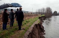 La fuerza del agua se llev� parte del colector de residuales en la zona de Extramundi.