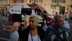 Una ambulancia de la Cruz Roja en el paseo mar�timo de A Coru�a
