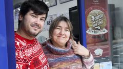 Madre e hijo comparten negocio y el 22 seguir�n el sorteo con el champ�n en la nevera �por si acaso�