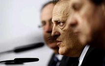 En el centro de la imagen, el presidente de la Liga, Javier Tebas.