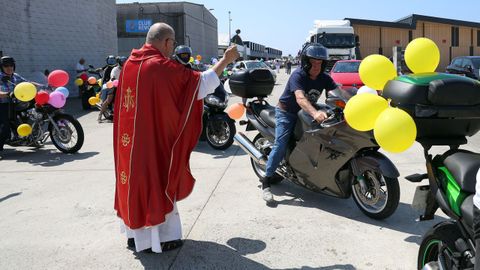 Misa de San Cristobal en la capilla de San Bartolom de Rianxo   bendicion de vehiculos y  procesin