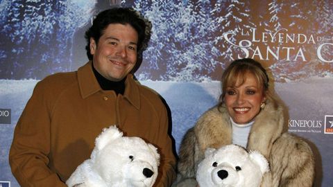 Junto a su marido Carlos C�novas en un estreno de una pel�cula en el 2008