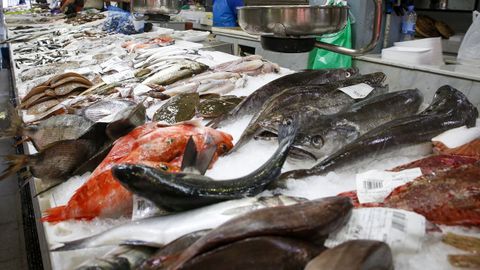 Una pescader&iacute;a gallega en una plaza de abastos (foto de archivo).