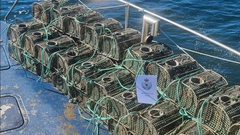 Imagen de nasas decomisadas por el Servizo de Gardacostas de Galicia.