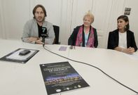 El director de la Banda de M�sica de Santiago, con Margarita Guerra y la edila de Cultura. 