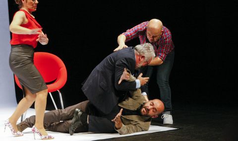 Trala entrega do Xograr de Outono, Teatro do Morcego representou a súa obra «Presidente».
