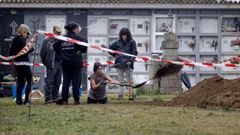 Un momento de la prospeccin para dar con los dos cuerpos de los dos guerrilleros asesinados en Mesa. 