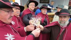 Brindis de los cofrades de la Feira do Vi�o de Quiroga, en una imagen de archivo