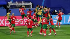 Los portugueses celebran el tanto de la victoria.