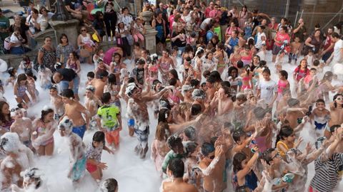 Fiesta de la espuma en O Cantón ribadense