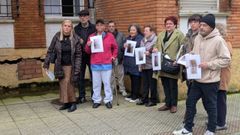 Vecinos de La Corredoria se quejan por el estado de las viviendas de Vipasa